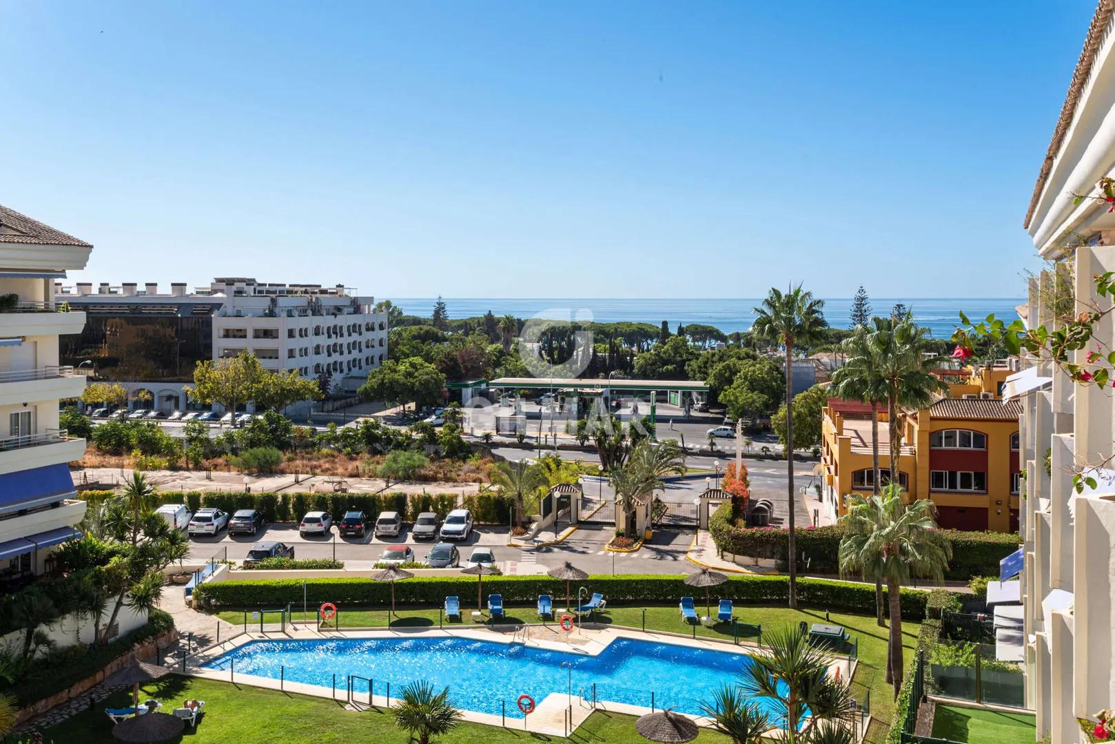 Ático de Lujo con Vistas en la Milla de Oro, Marbella