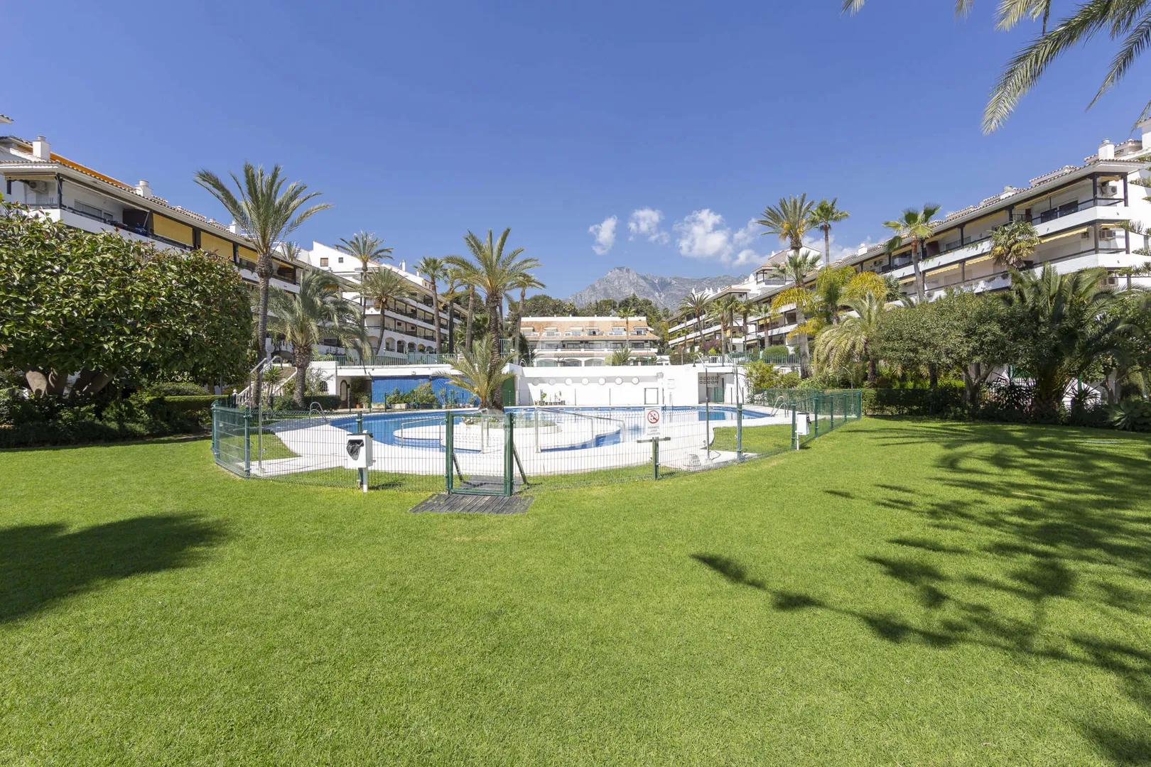 Exclusivo apartamento de 2 dormitorios en la Milla de Oro, Marbella