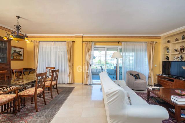 Imagen 3 de Exclusive 4-Bedroom Apartment in the Golden Mile, Marbella