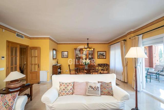 Imagen 4 de Exclusive 4-Bedroom Apartment in the Golden Mile, Marbella