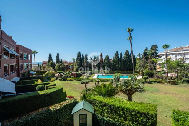 Imagen 5 de Exclusive 4-Bedroom Apartment in the Golden Mile, Marbella