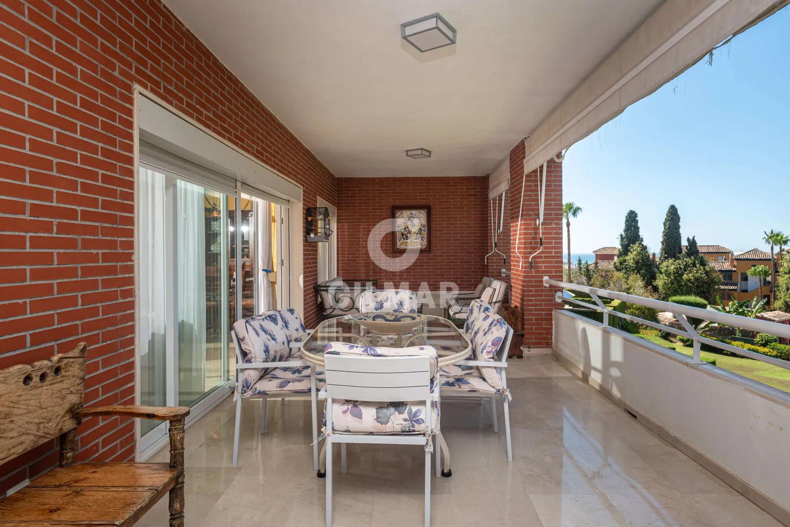 Exclusivo Apartamento de 4 Dormitorios en Milla de Oro, Marbella