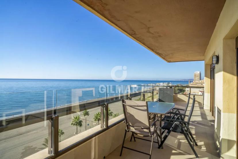 Luxury Apartment on the Front Line of Estepona Beach image 2