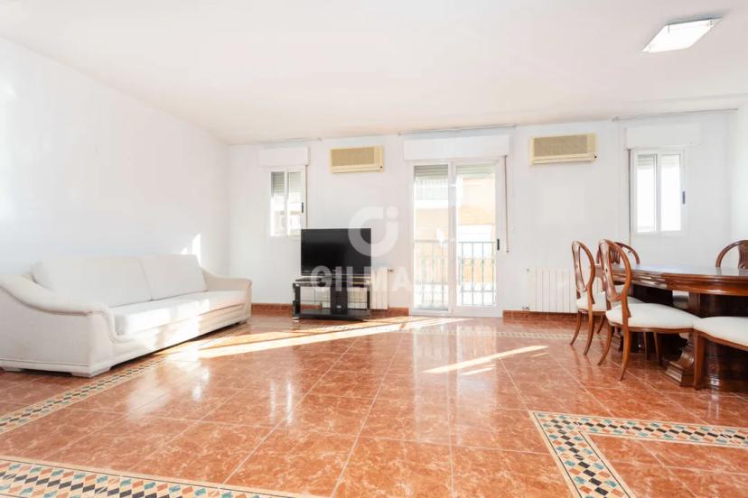 Spacious Duplex in the Historic Center of Vallecas image 0