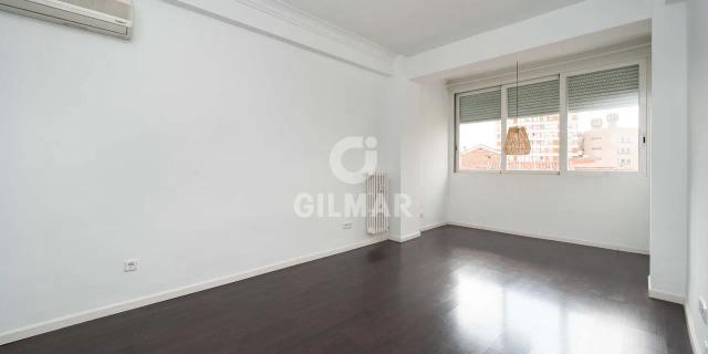 Imagen 2 de Apartment on Avenida de América: 2 Bedrooms and Dressing Room, Ideal for Families