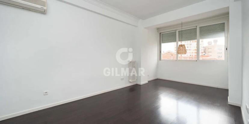 Apartment on Avenida de América: 2 Bedrooms and Dressing Room, Ideal for Families image 1