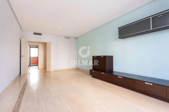 Imagen 5 de Bright 3-Bedroom Apartment in Valdezarza