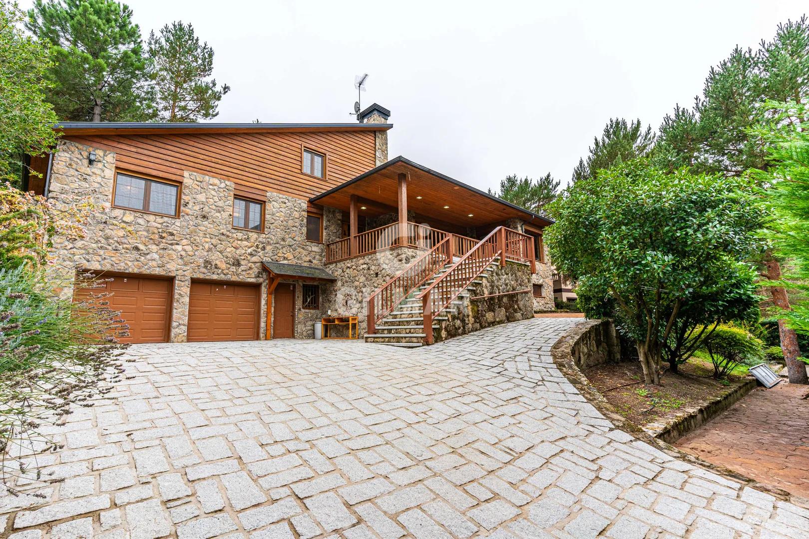 Exclusive Chalet with Pool in Collado Mediano