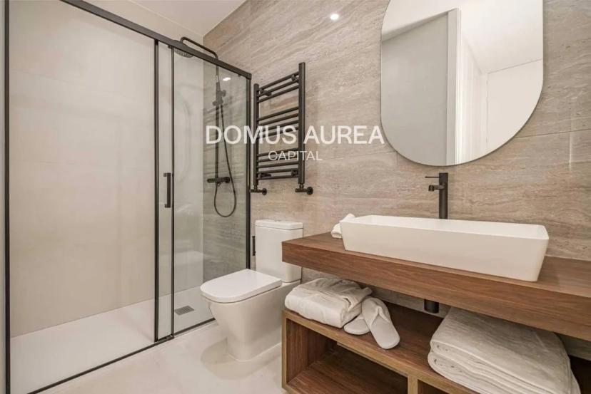 Spectacular Renovated Apartment in Príncipe de Vergara, Salamanca image 2