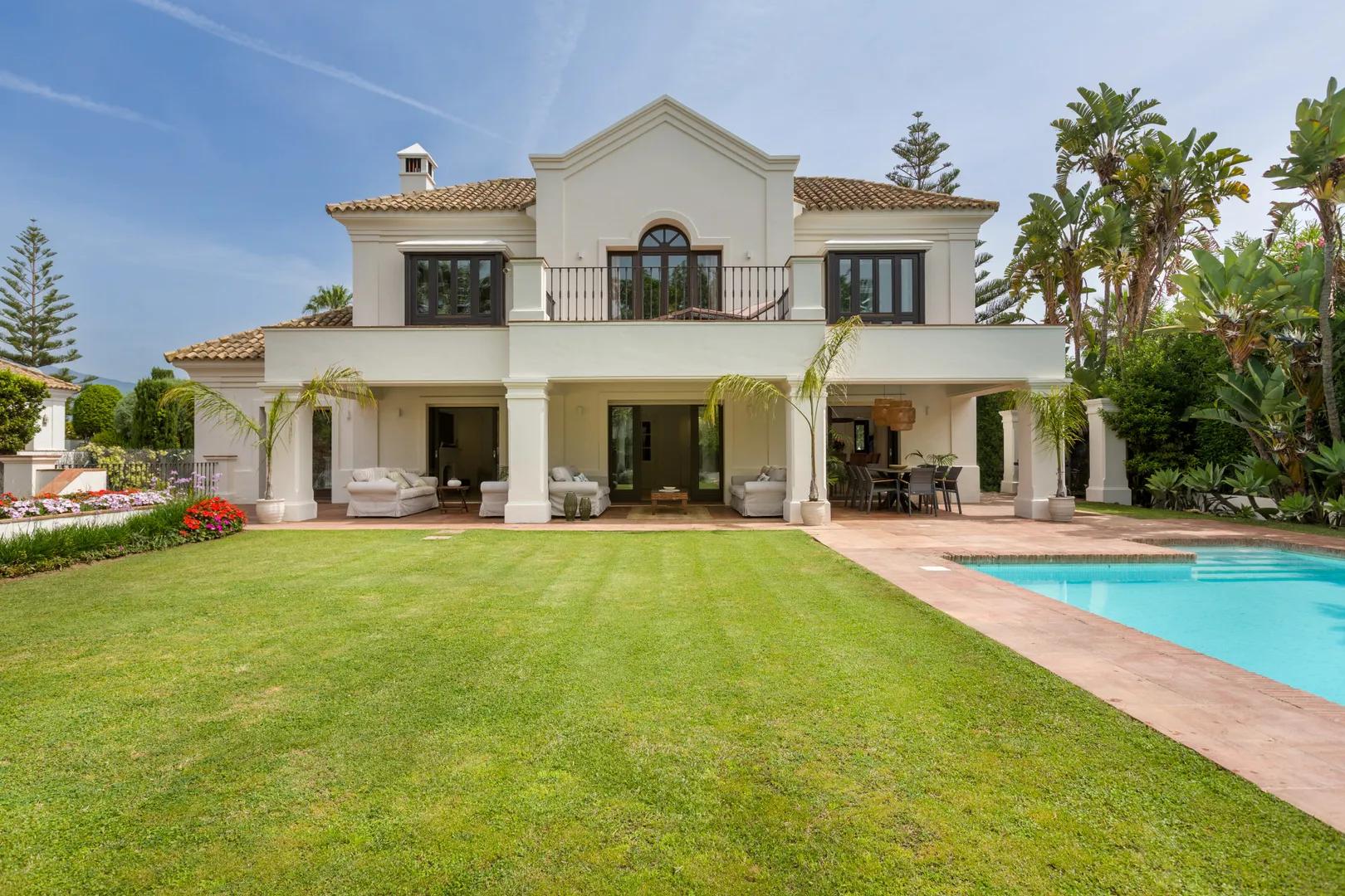 Luxury Villa in Guadalmina Baja, 200m from the Beach