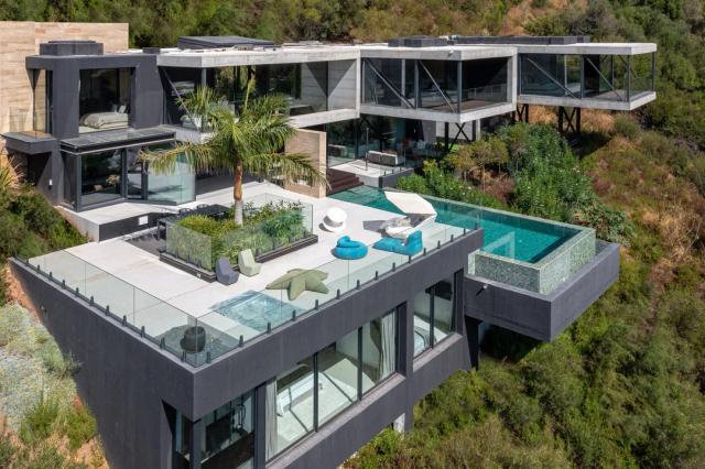 Imagen 3 de Villa de Lujo en Primera Línea de Golf en Marbella