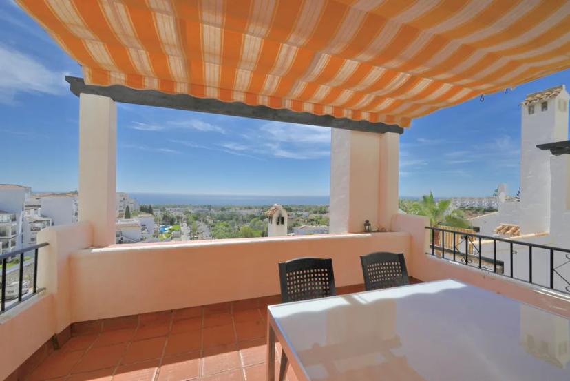 Splendid Coastal Apartment with Private Terrace in Calahonda image 0