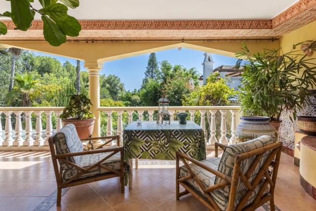 Imagen 4 de Townhouse in Marbella Hill Club: Renovation Opportunity