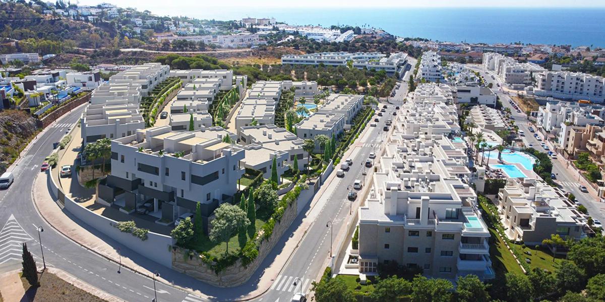 Imagen 1 de Modern Townhouse in Cala de Mijas with Private Garden and Amenities