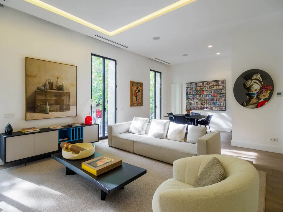 El lujo en la calle Serrano image 2